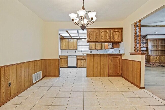 Building Photo - 1125 N Patterson Dr