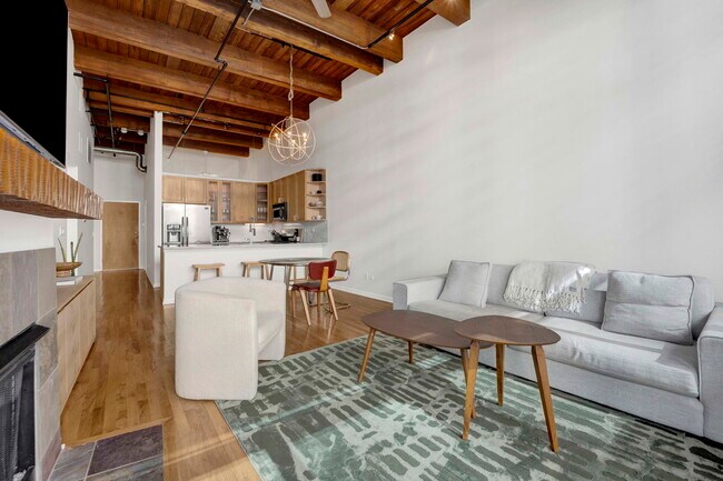 Building Photo - 525 W Superior St