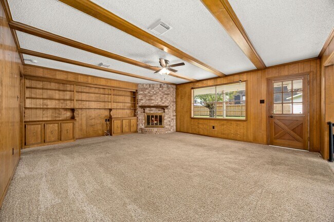 Building Photo - 5923 Pebble Springs Dr