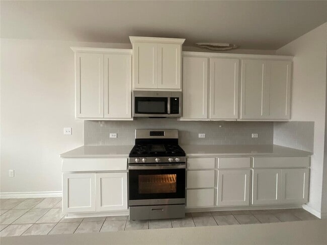 Building Photo - 7601 Albany Dr