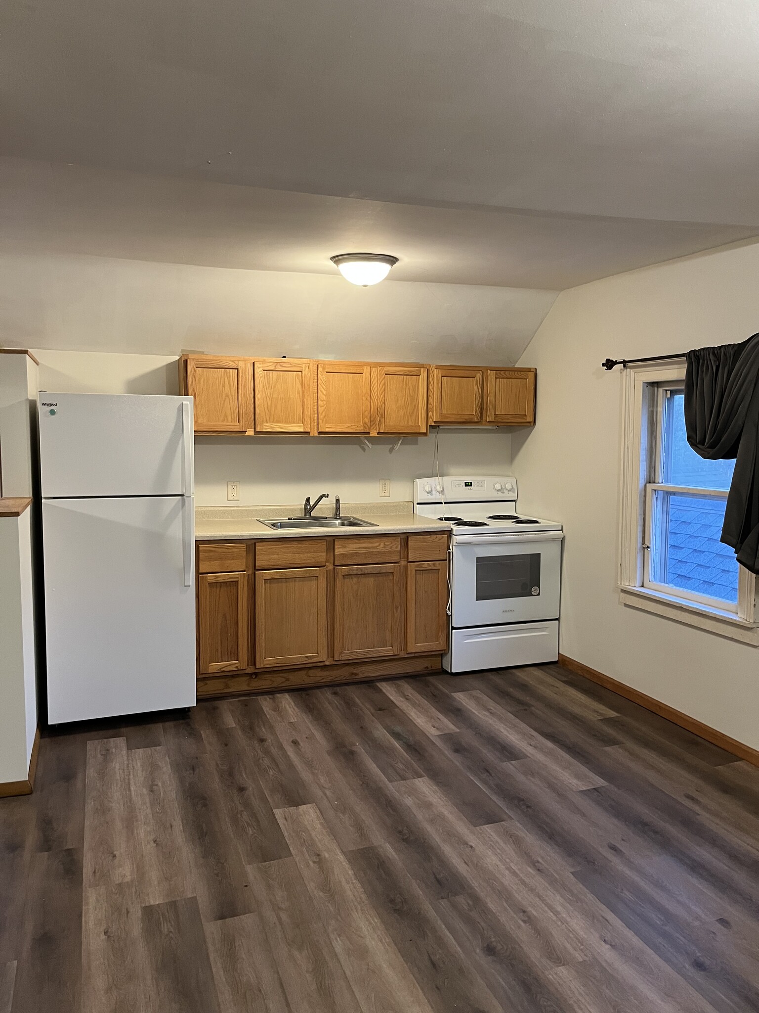 Kitchen - 455 S Arch Ave