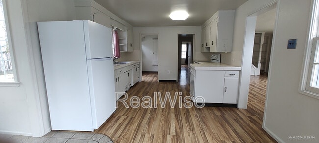 Building Photo - 355 W Selmar Ct