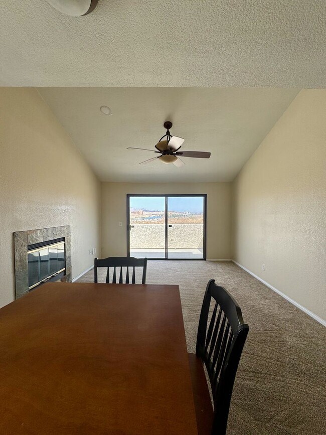 Building Photo - 3-Bedroom Condo with Spectacular Views in ...
