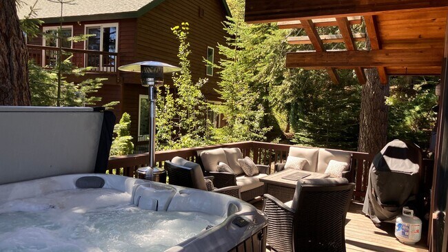 Building Photo - Furnished Lakefront home with amazing Lakeviews