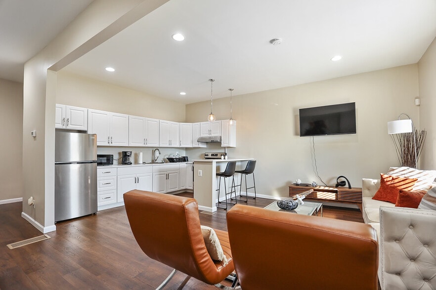 Building Photo - 5641 Cates Ave