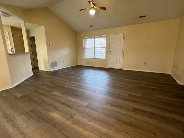 Building Photo - 102 Swing Ct