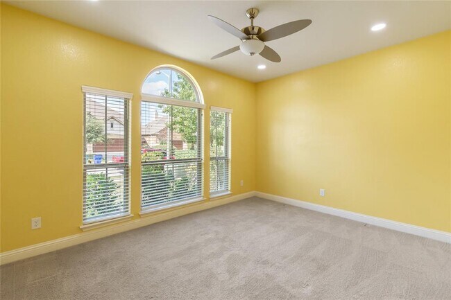Building Photo - 3014 Paseo de Charros