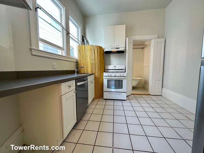 Building Photo - 38A Sharon St