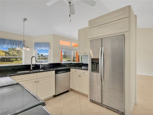 Building Photo - 3563 Kent Dr