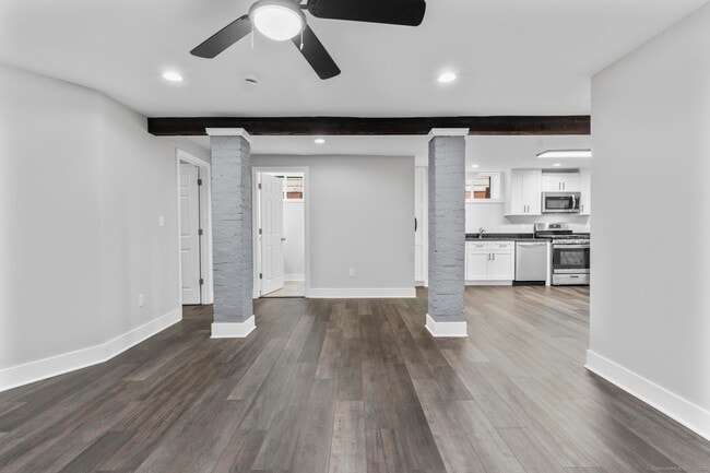 Building Photo - 548 Ferry St