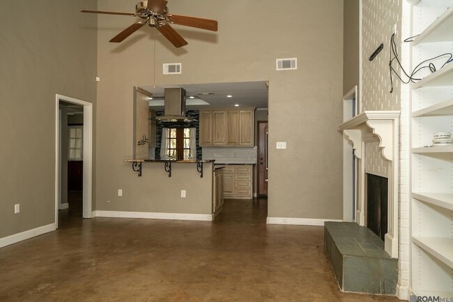 Building Photo - 3736 Sessions Dr