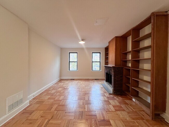 Building Photo - 419 S 17th St