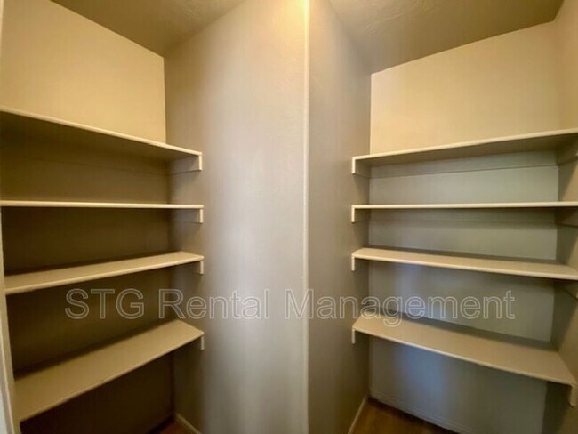 Building Photo - 76 E Center St