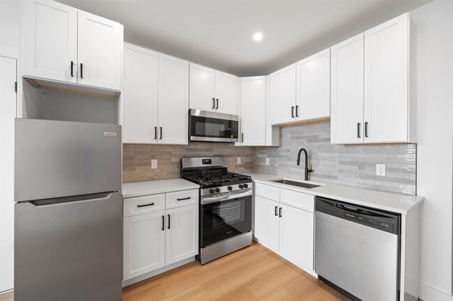 Building Photo - 337 Johnston Ave