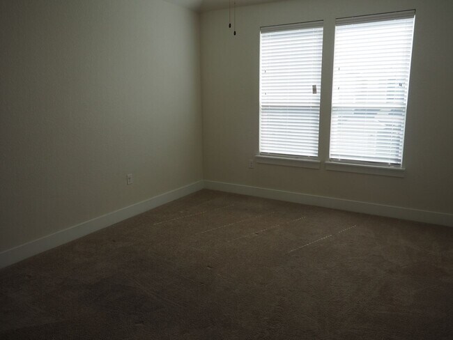 Building Photo - Beautiful two level Condo