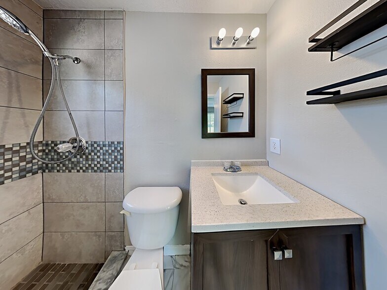 Building Photo - 14843 Astrolyn St