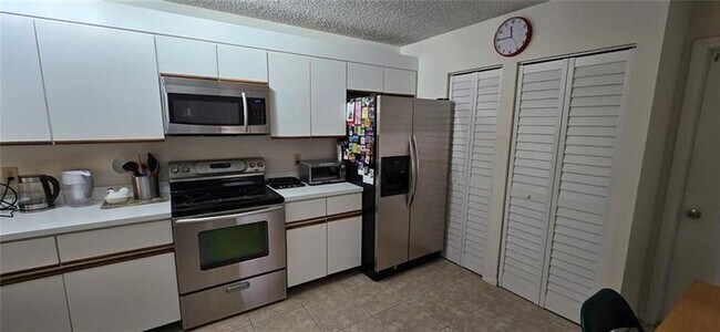 Building Photo - 154 NW 98th Terrace