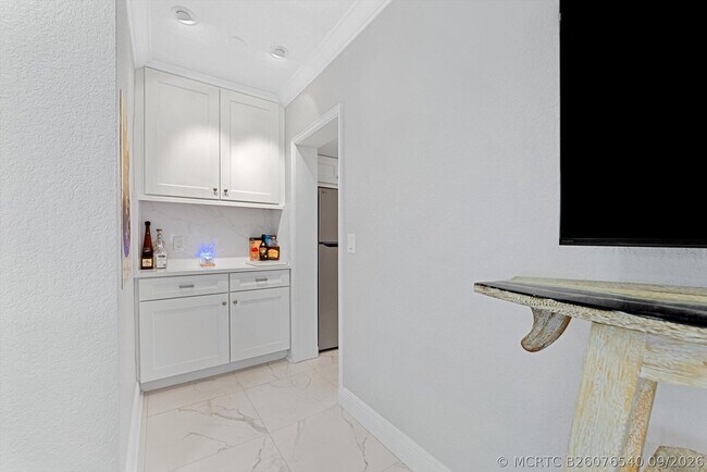 Building Photo - 990 Casuarina Rd