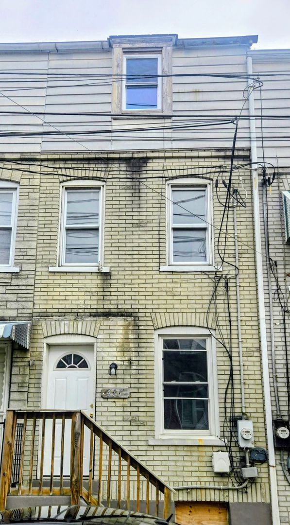 Building Photo - 416 W Whitehall St