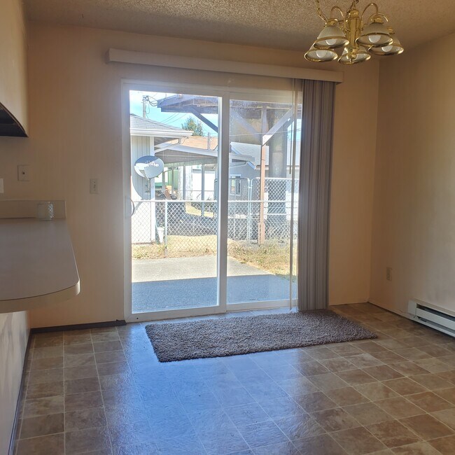 Building Photo - 206 E H St