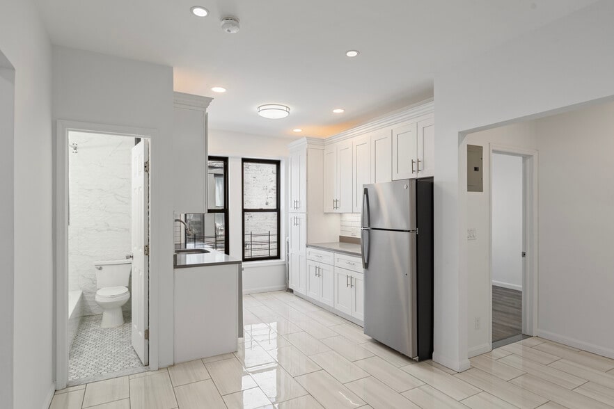 Kitchen - 2077 Dean St