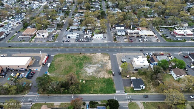 Building Photo - 506 Lloyd Rd