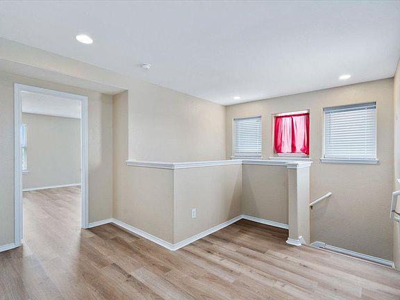 Building Photo - 904 Lonesome Lilly Way