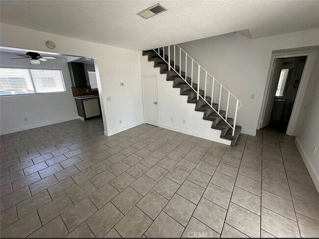 Building Photo - 1501 E Fairfield Ct