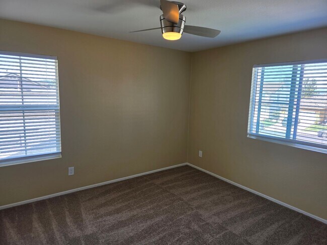 Building Photo - Crowne Hill 3 Bedroom Home