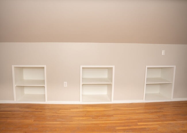 Building Photo - 3950 Locust Grove Rd