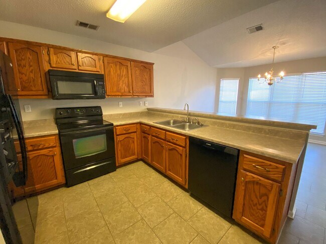 Building Photo - 3 bed, 2 bath house with fresh paint, appliances in Southaven