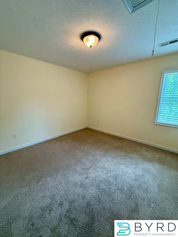 Building Photo - 1013 Sycamore Crest Dr