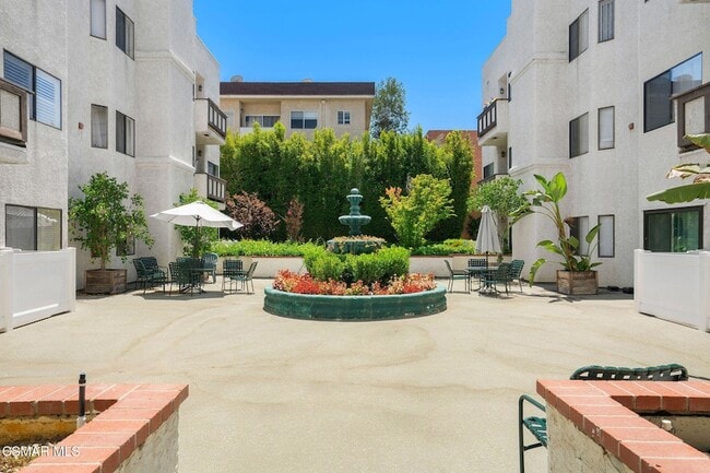 Building Photo - 17914 Magnolia Blvd
