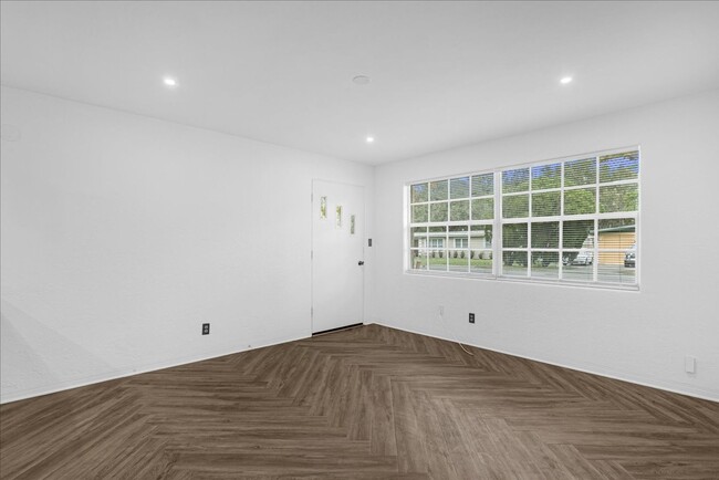 Building Photo - 432 Sauls St