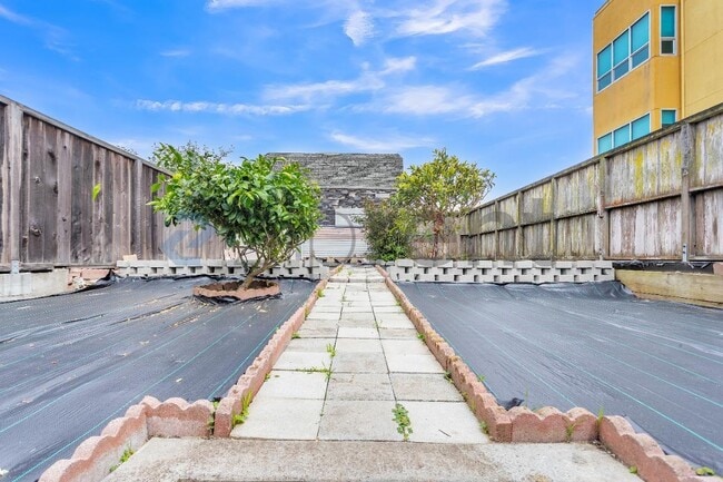 Building Photo - 1578 43rd Ave