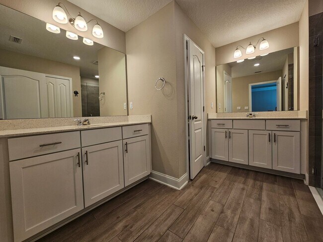 Building Photo - Sawmill Branch 4 Bedroom 2 Bath 3 Car Gara...