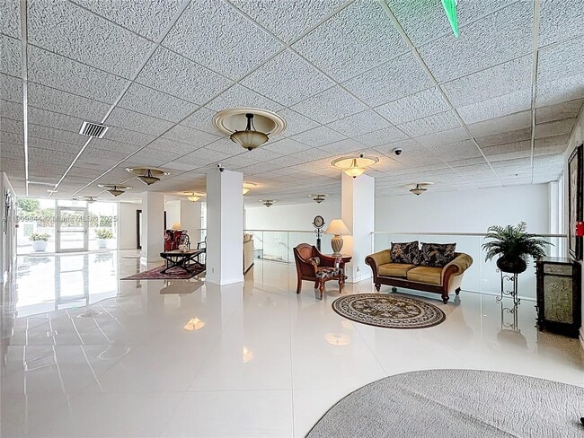 Building Photo - 2715 N Ocean Blvd