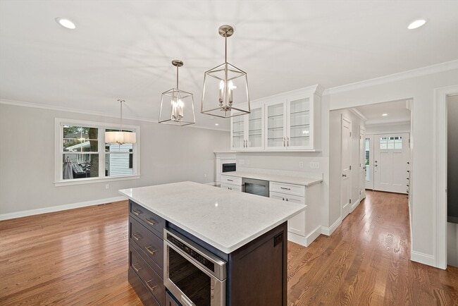 Building Photo - 15 Lakeview Ave