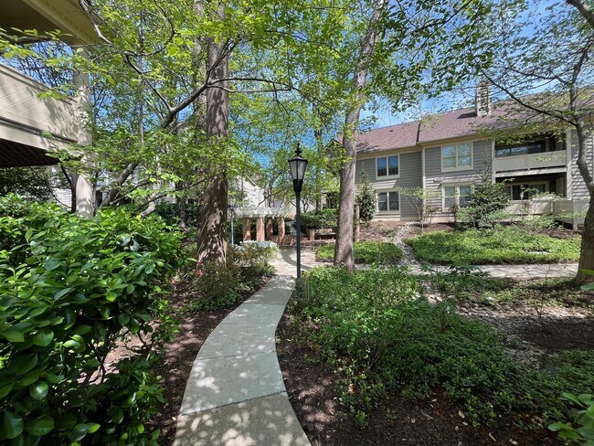 Building Photo - 5715 Balsam Grove Ct