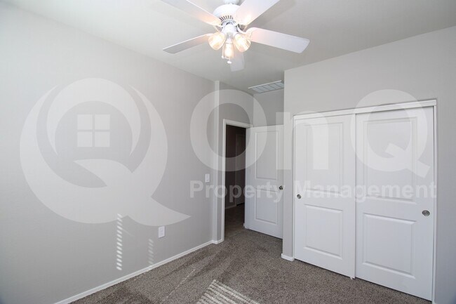 Building Photo - 4644 W Nutmeg Ave