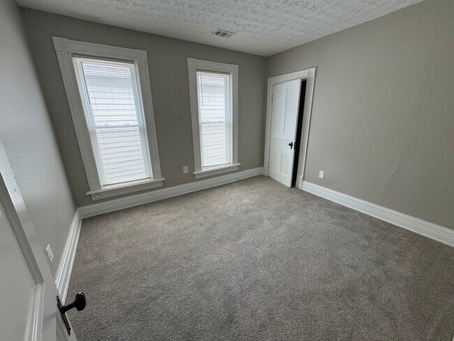 Building Photo - 214 N 17th St