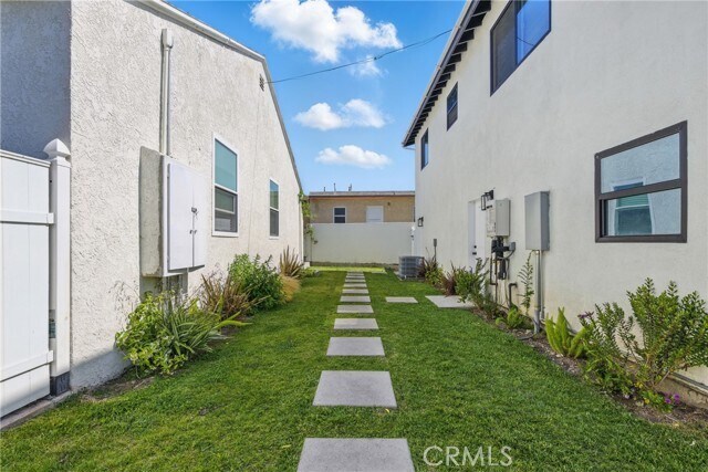 Building Photo - 17017 Crenshaw Blvd