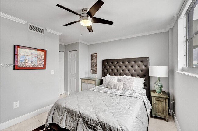 Building Photo - 9273 Collins Ave