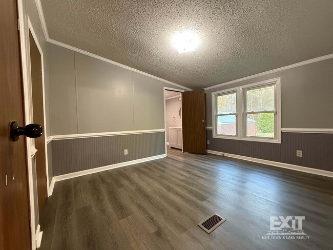 Building Photo - 3 Bedroom, 2 Bathroom Home in a Beautiful Country Setting