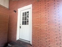 Building Photo - 900 E 6th Ave