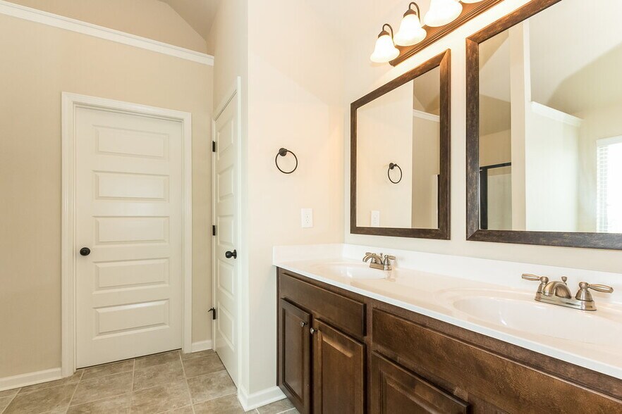 Building Photo - 576 Camano Way