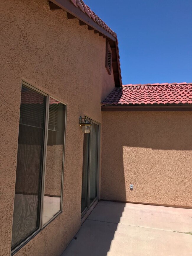 Building Photo - 3 BDR 2 Bath in Chaparral Village neighborhood.