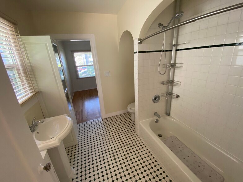 Bathroom1 - 1057 E Main St