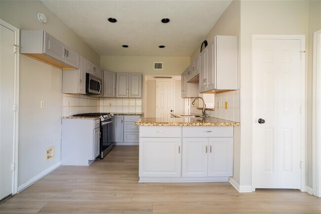 Building Photo - 16434 Concord Falls Ln