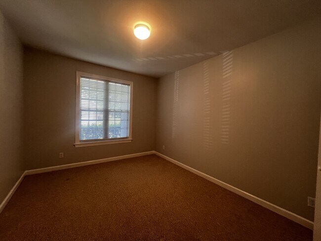 Building Photo - 1262 Greensview Cir